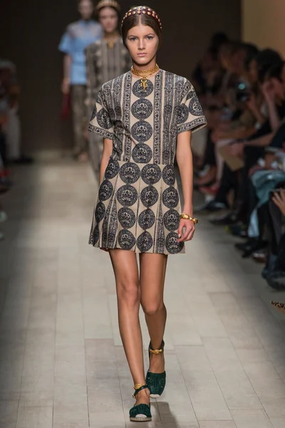 Look 18